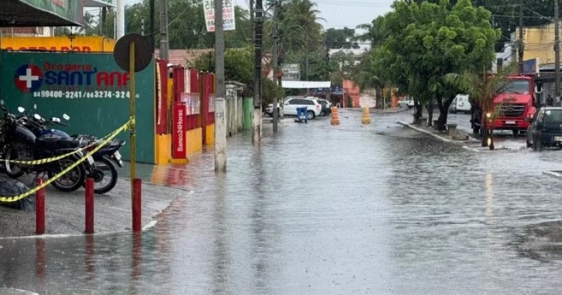 Enxurradas, alagamentos, com�rcios invadidos: chuva causa transtornos no RN
