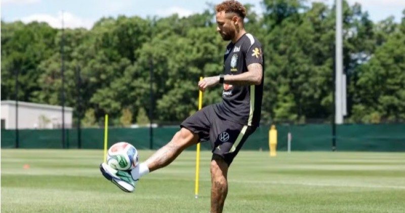 Neymar faz treino em campo com a Sele��o pela primeira vez nos EUA