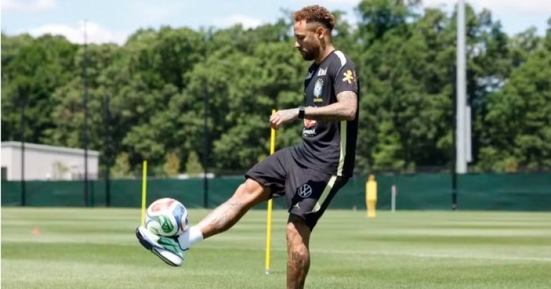 Neymar completa um m�s sem jogar e tem etapas a cumprir para estrear
