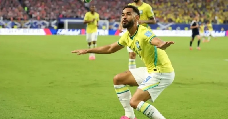 Matheus Cunha se firma no ataque, e Douglas Santos segue seguro em nova vit�ria do Brasil 