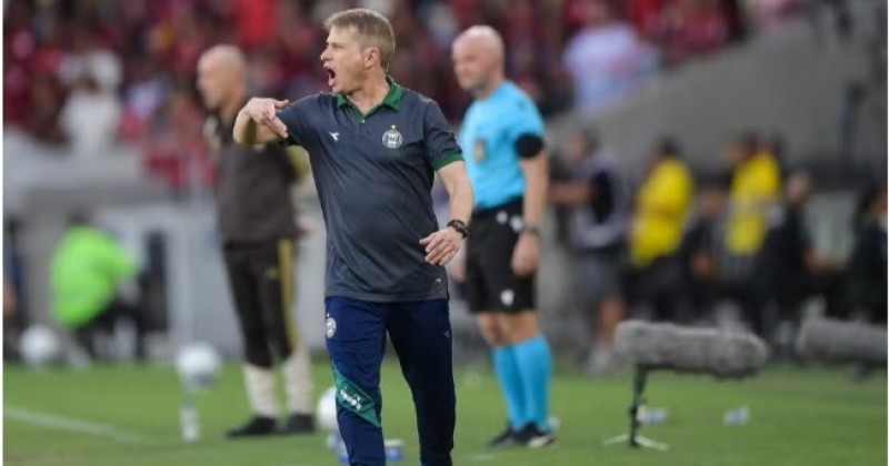 Vasco encaminha acerto e fica perto de tirar t�cnico Fernando Seabra do Coritiba