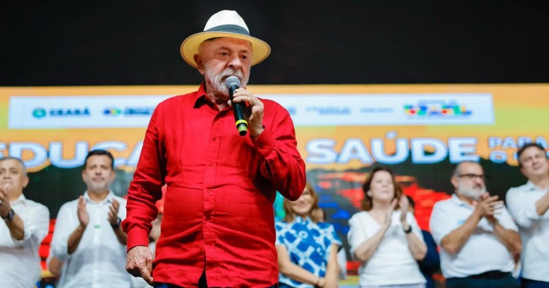 Lula risca o ch�o: disputa ser� entre quem fez e quem destruiu