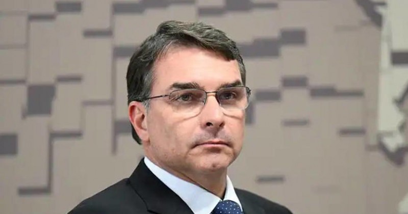 Passou vergonha de novo? Fl�vio Bolsonaro tem fala-rel�mpago em audi�ncia nos EUA