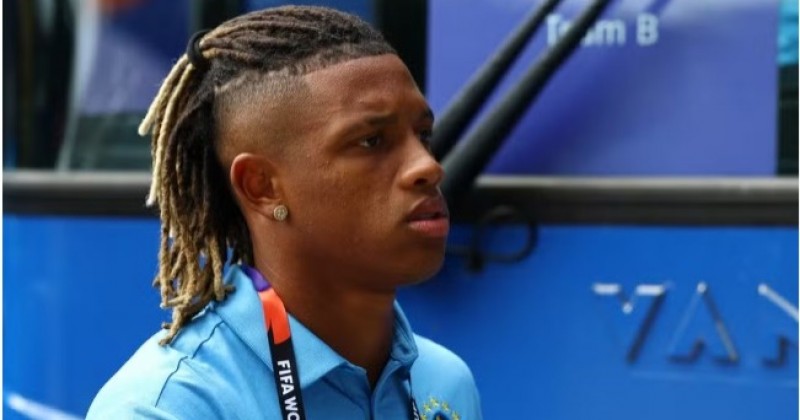 Palmeiras oferece cerca de R$ 120 milh�es e Naves ao Botafogo para contratar Danilo