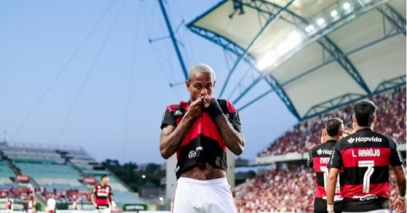 Benfica x Flamengo: entrada de agressor de Vini Jr gera confus�o em amistoso