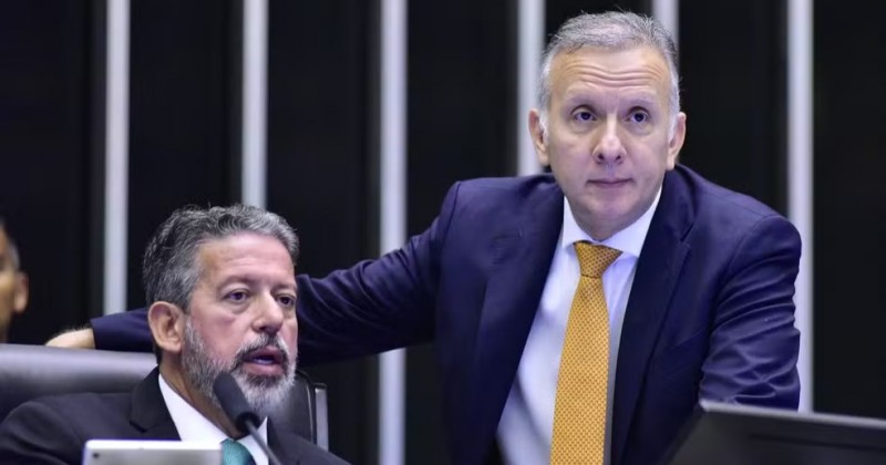 Nome de Aguinaldo Ribeiro aparece em anota��es apreendidas pela PF; deputado recebeu R$ 102 milh�es em emendas 
