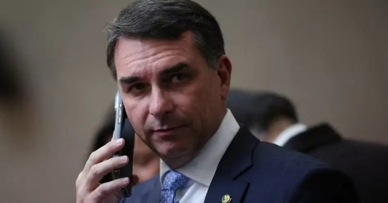 Ministro Alexandre Moraes suspende visitas de Fl�vio a Bolsonaro por 90 dias