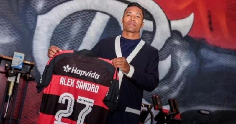 Entenda os motivos que levaram o Flamengo a renovar com Alex Sandro at� 2027