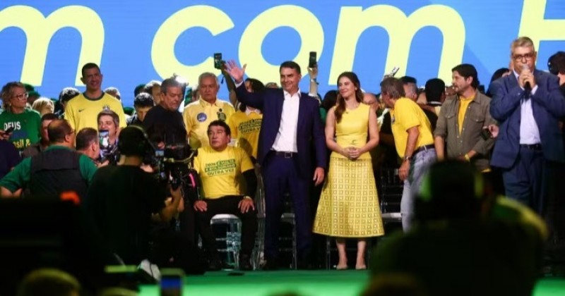PL lan�a candidatura de Fl�vio � Presid�ncia em evento com v�deo de Bolsonaro feito por IA