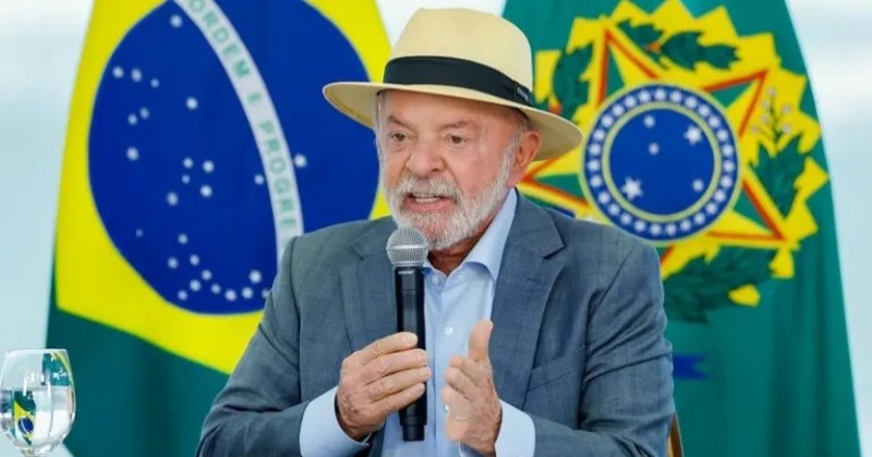 Lula n�o ir� a debates no 1� turno, mas receber� todas as emissoras de TV em seu gabinete