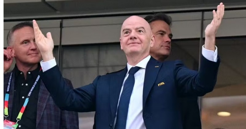 Infantino vai pedir a Trump ajuda para permanecer � frente da FIFA, revela jornal