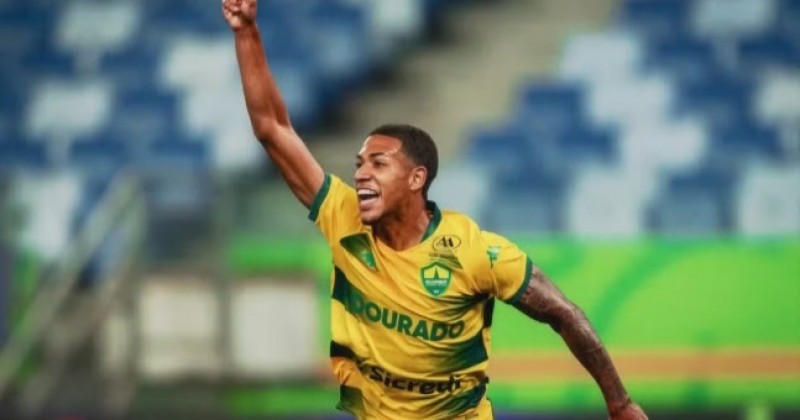 Flamengo negocia a contrata��o do atacante Aiyran, joia de 17 anos do Cuiab�