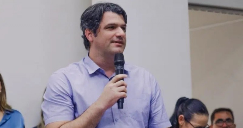 A�cio Neves oficializa entrada do prefeito de Jo�o Pessoa, Leo Bezerra, no PSDB