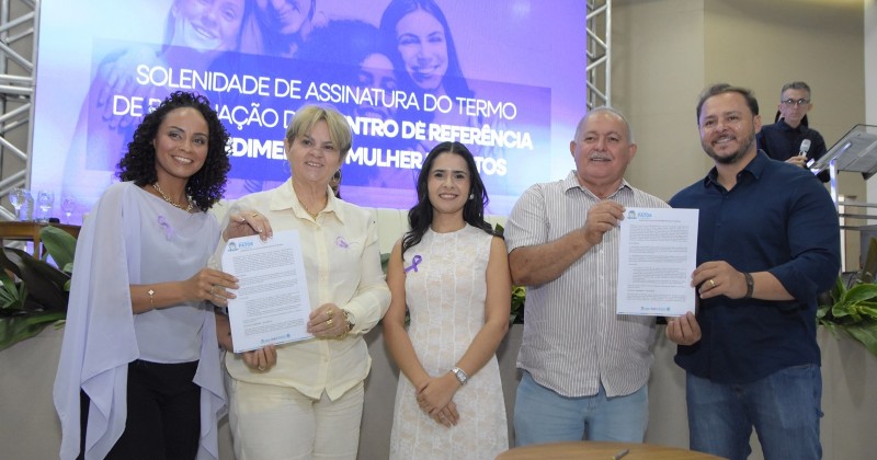 Chaguinha Lopes assina pactua��o para mulheres em situa��o de viol�ncia de S�o Mamede serem atendidas no CRAM de Patos 