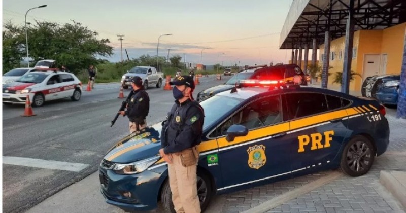 PRF apreende mais de 25 kg de crack, maconha e coca�na na BR-230, em S�o Mamede