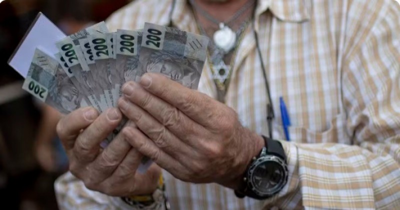 Governo aumenta proje��o do sal�rio m�nimo para 2027: R$ 1.741