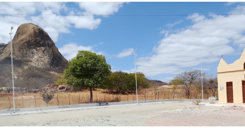 Estrada que leva at� Vila Picotes em S�o Mamede come�a a ser asfaltada