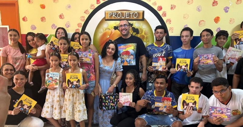 Literatura na Comunidade: Media��o de leitura re�ne jovens na ABENAL, em Patos 