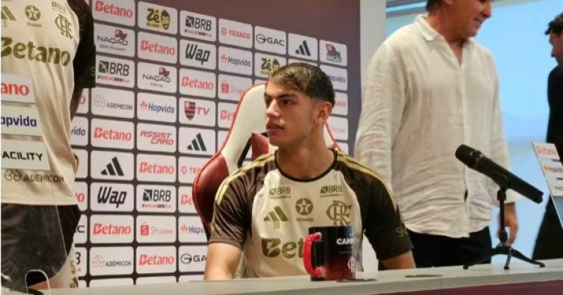 Flamengo apresenta Joaqu�n Freitas e Valencia: 'Sou 9 ou meia', diz hermano