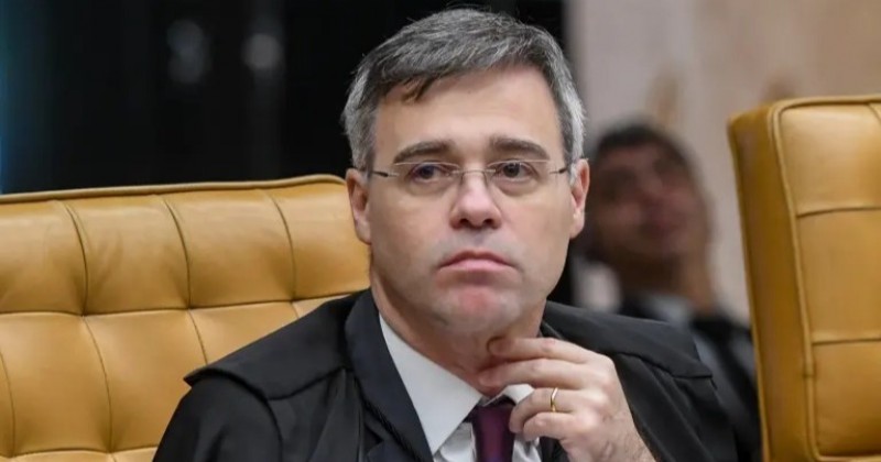 Ao que tudo indica, Andr� Mendon�a quer causar uma crise institucional