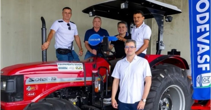 Efraim Filho e George Morais s�o multados por propaganda antecipada em entrega de tratores da Codevasf