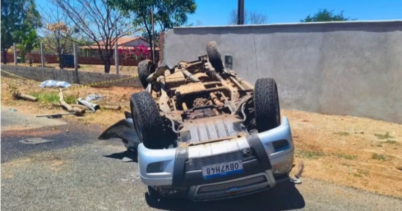 Homem morre ap�s capotar caminhonete na PB-323, em Catol� do Rocha