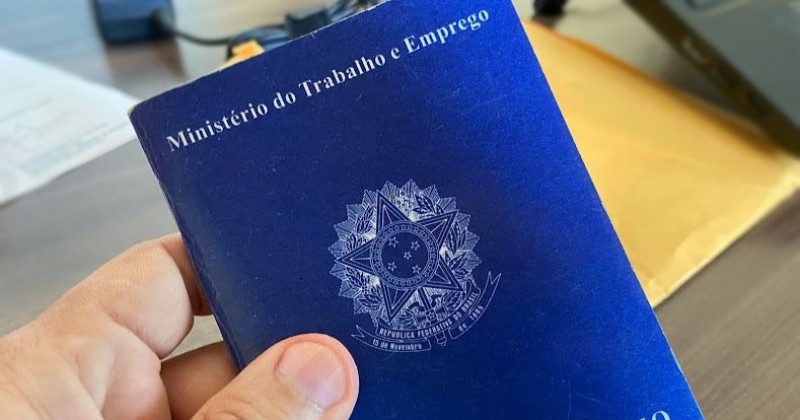 Empregos privados com carteira assinada batem recorde no Brasil, segundo IBGE