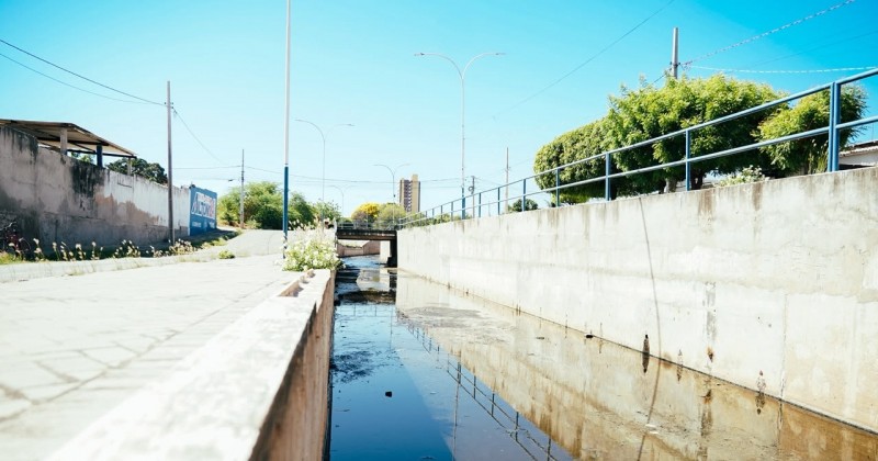 Prefeitura de Patos amplia limpeza de canais e terrenos baldios e pede colabora��o dos moradores
