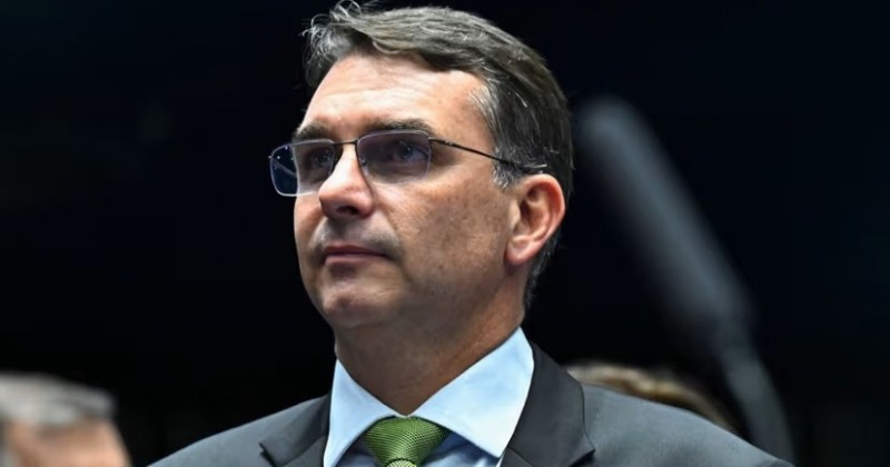 Fl�vio Bolsonaro apresentou emenda para isentar de imposto escrit�rios como o dele