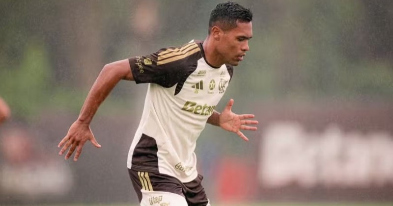 Op��o �nica do Flamengo, Alex Sandro precisar� encontrar sequ�ncia ap�s data Fifa