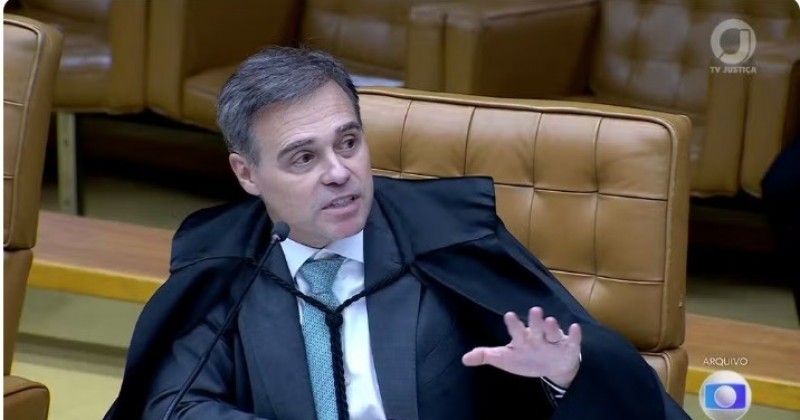 Mendon�a muda voto e TSE decide liberar post de humorista sobre Nossa Senhora Aparecida