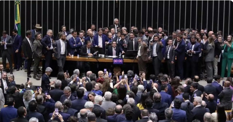Com R$ 165 bilh�es em emendas, renova��o no Congresso fica invi�vel