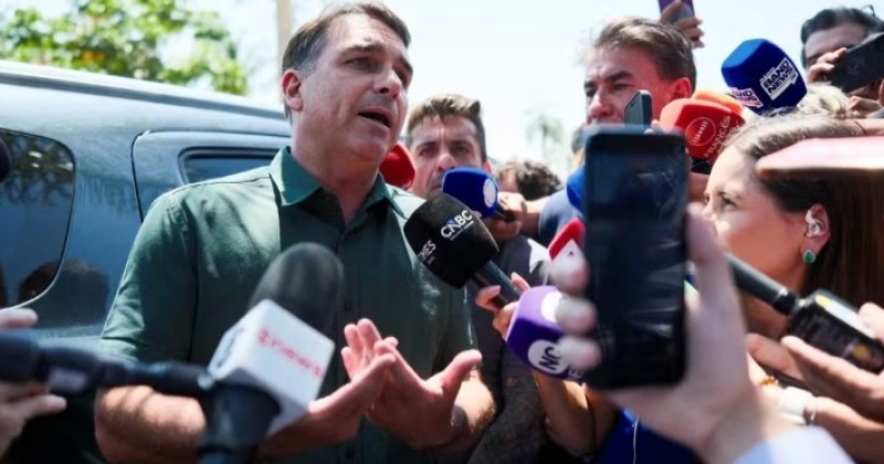 Cr�tico ferrenho da PEC do fim da 6x1, Fl�vio Bolsonaro agora fala em voto a favor