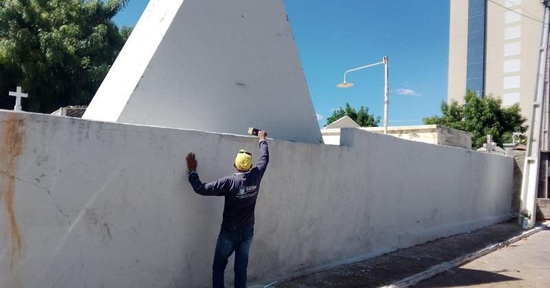 Prefeitura inicia prepara��o dos cemit�rios para o Dia de Finados em Patos