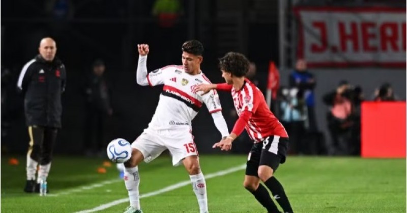 An�lise: Flamengo n�o d� um chute no gol, mas tem tudo para ir a mais uma final