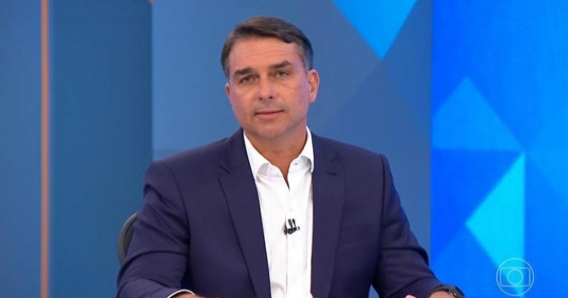 Aliados de Fl�vio Bolsonaro detonam ap�s fala de assessora econ�mica sobre Bolsa Fam�lia
