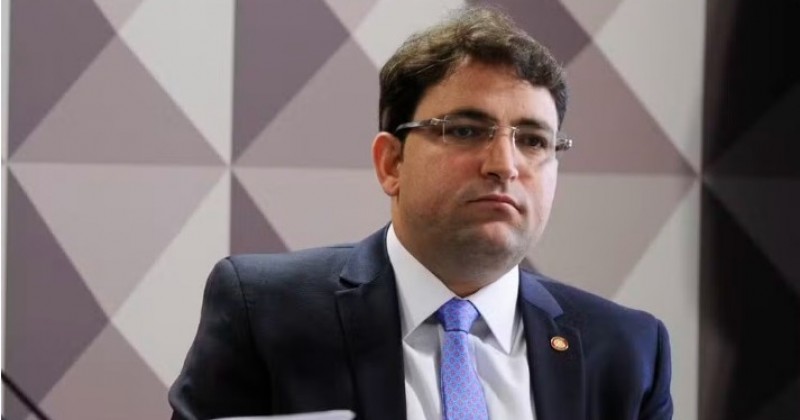 Pol�cia Federal diz que encontrou sala secreta com m�quina de contar dinheiro no hangar do s�cio de Fl�vio 
