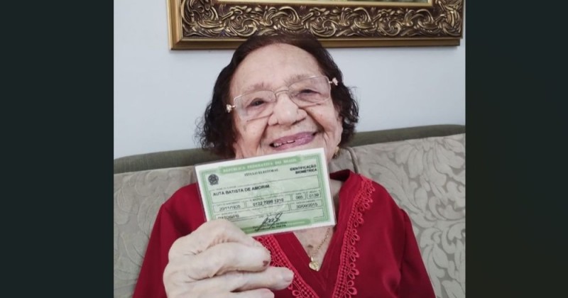 Em Patos, idosos comparecem em peso para votar; Dona Auta, aos 100 anos, � um exemplo