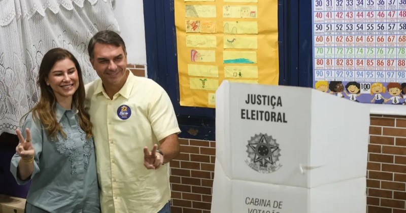 Governo Trump dar� visto para Fl�vio Bolsonaro e fam�lia, e permitir� entrada nos EUA