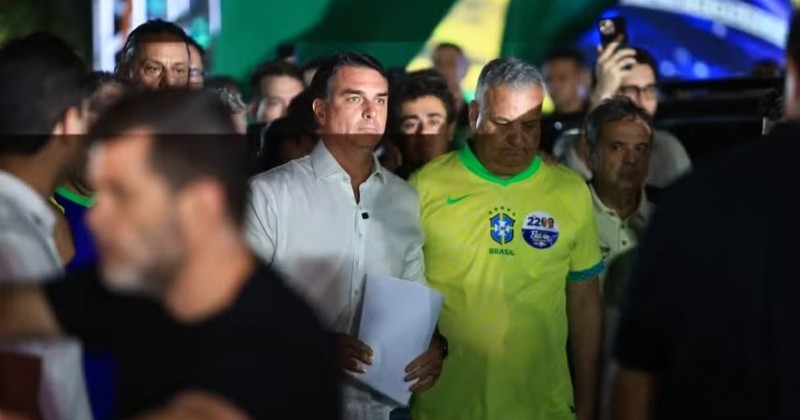 Defesa de Fl�vio teme mandado de pris�o e avalia pr�ximos passos ap�s descumprimento de ordem de Moraes