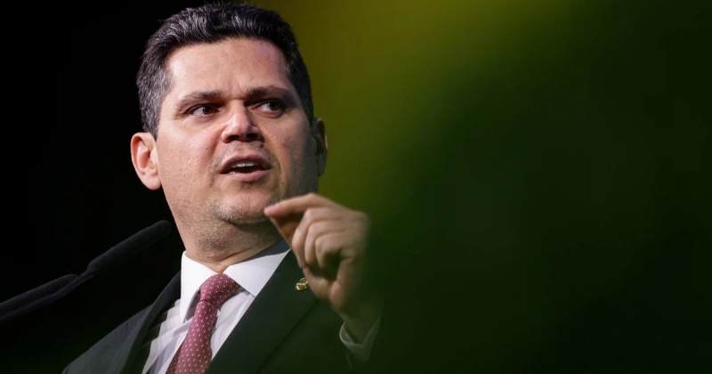Davi Alcolumbre aceita negociar anistia a Bolsonaro em troca de apoio � reelei��o no Senado