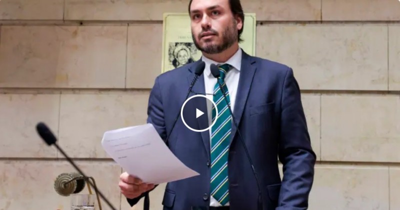 Ap�s fuga do irm�o Fl�vio, Carlos visita Jair Bolsonaro e pede desculpas: 'a gente falhou'