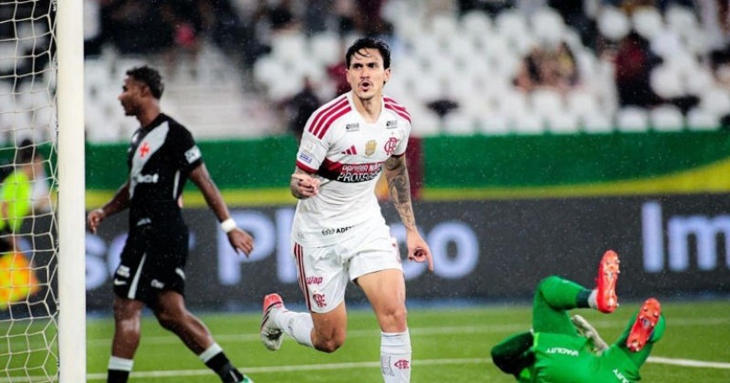 Pedro desencanta, Flamengo goleia Vasco e aumenta vantagem para o Palmeiras