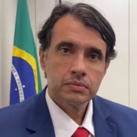 Veneziano convida Andr� Gadelha para disputar o Senado; resposta ser� na segunda (16)