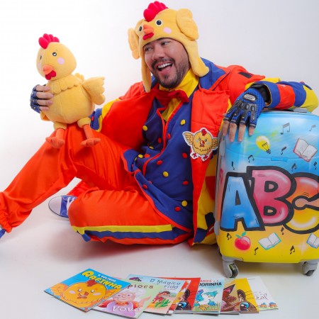 Junior Misaki lan�a livro infantil 'A Galinha Rafinha' neste s�bado(21), em Patos