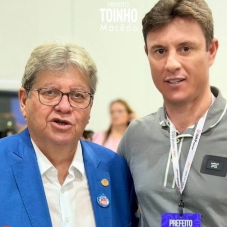 Prefeito Toinho Macedo leva demandas de Areia de Bara�nas ao governador no 3� Confep