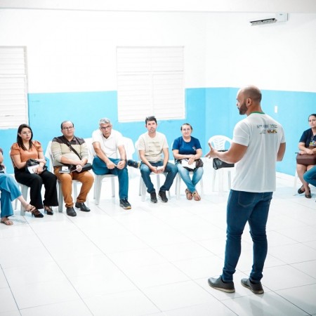 Diretores de escolas de Patos recebem suporte para reconhecer fam�lias de baixa renda