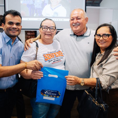 Aposentados e Pensionistas do PatosPrev recebem �culos do Programa Novos Olhares