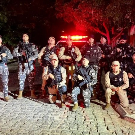 Opera��o apreende dois adolescentes armados com moto roubada no Sert�o