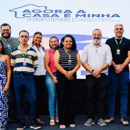 Moradores do Conjunto dos Sapateiros recebem a Certid�o de Regulariza��o Fundi�ria da Prefeitura de Patos